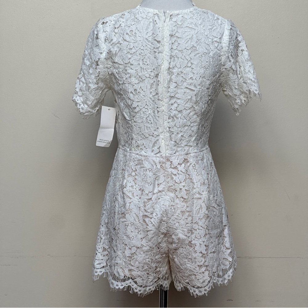 Tobi Lace Short Sleeve Deep V Romper White Size Small NWT - Picture 4 of 11